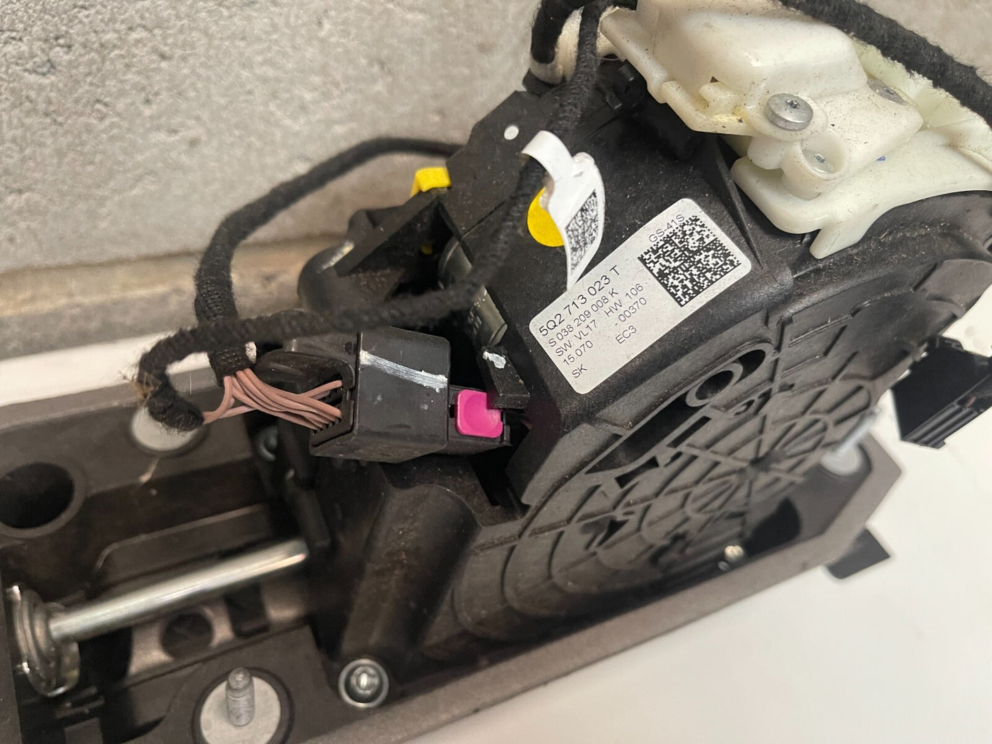 VWAG DSG Gear Shifter Selector 5Q2713023T