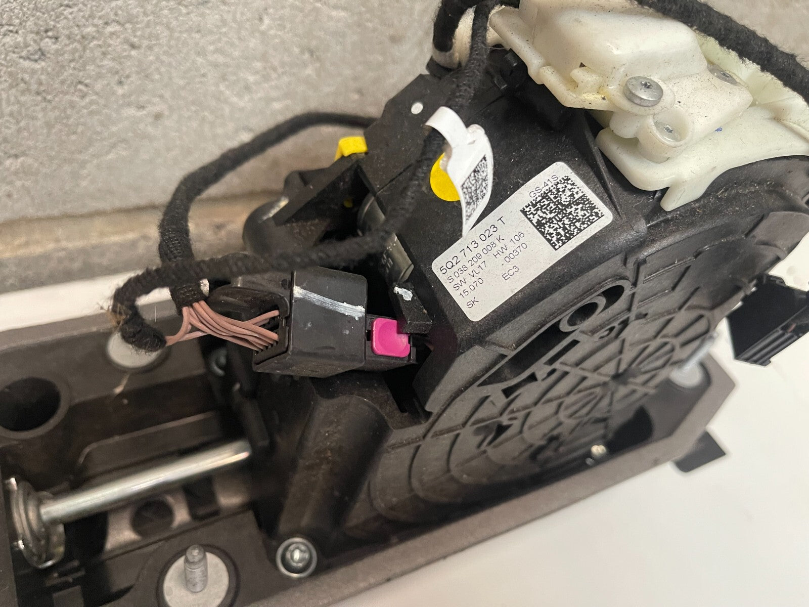 VWAG DSG Gear Shifter Selector 5Q2713023T