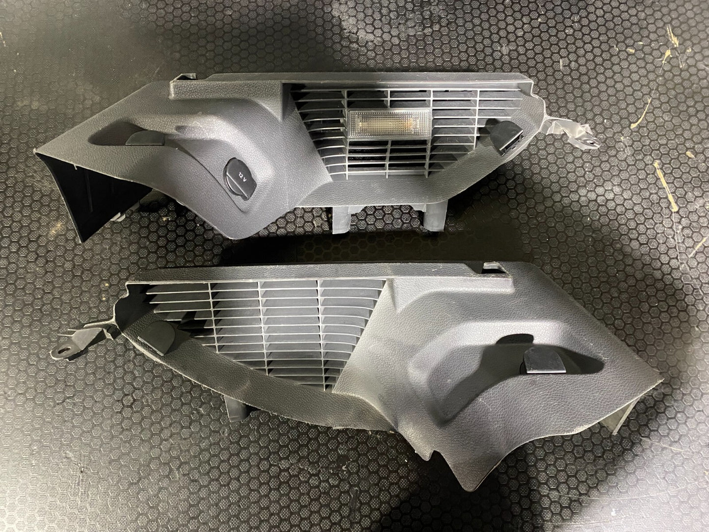 Volkswagen Golf MK5/MK6 Rear Parcel Shelf Support Trim 1K6867762T 1K6867761P