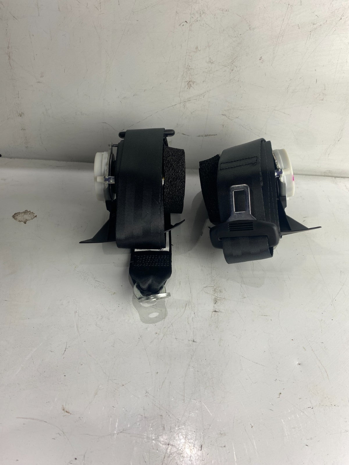 Volkswagen Scirocco 2008-2014 Pre-Facelift Rear Seatbelt Set 1K8857806 1K8857805