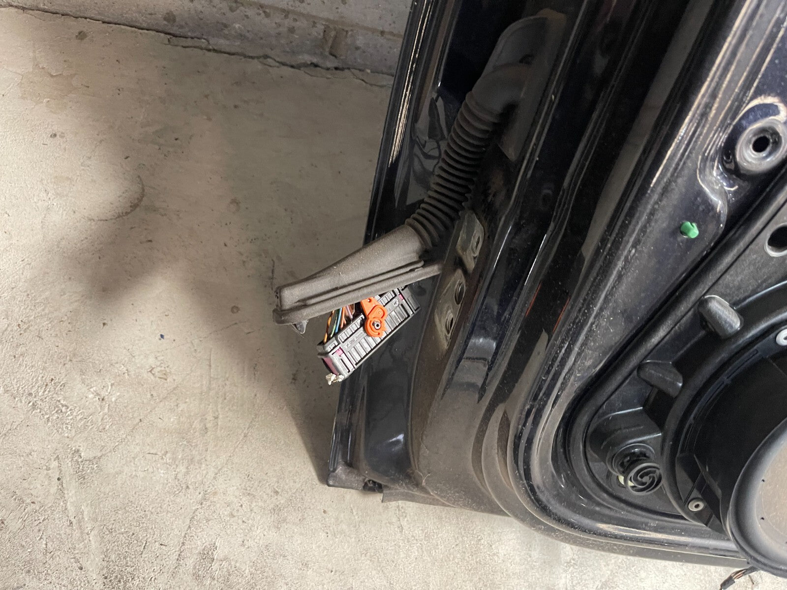 Volkswagen Golf MK6 Front Right Door In Black *Freight Available*