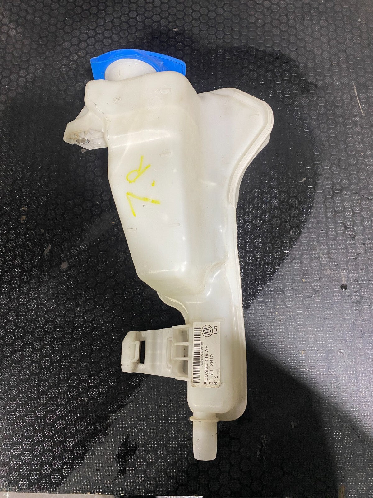 Volkswagen Golf MK7 windshield washing tank 5Q0955449AF 