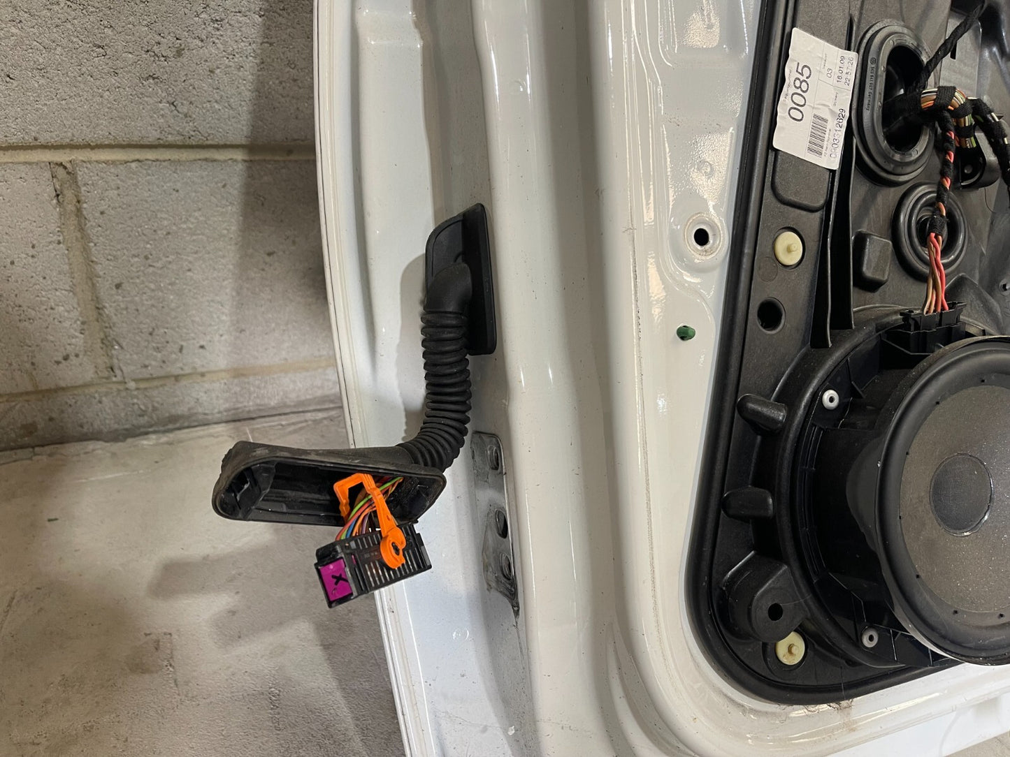 Volkswagen Golf MK6 Front Right Door In White *Freight Available*