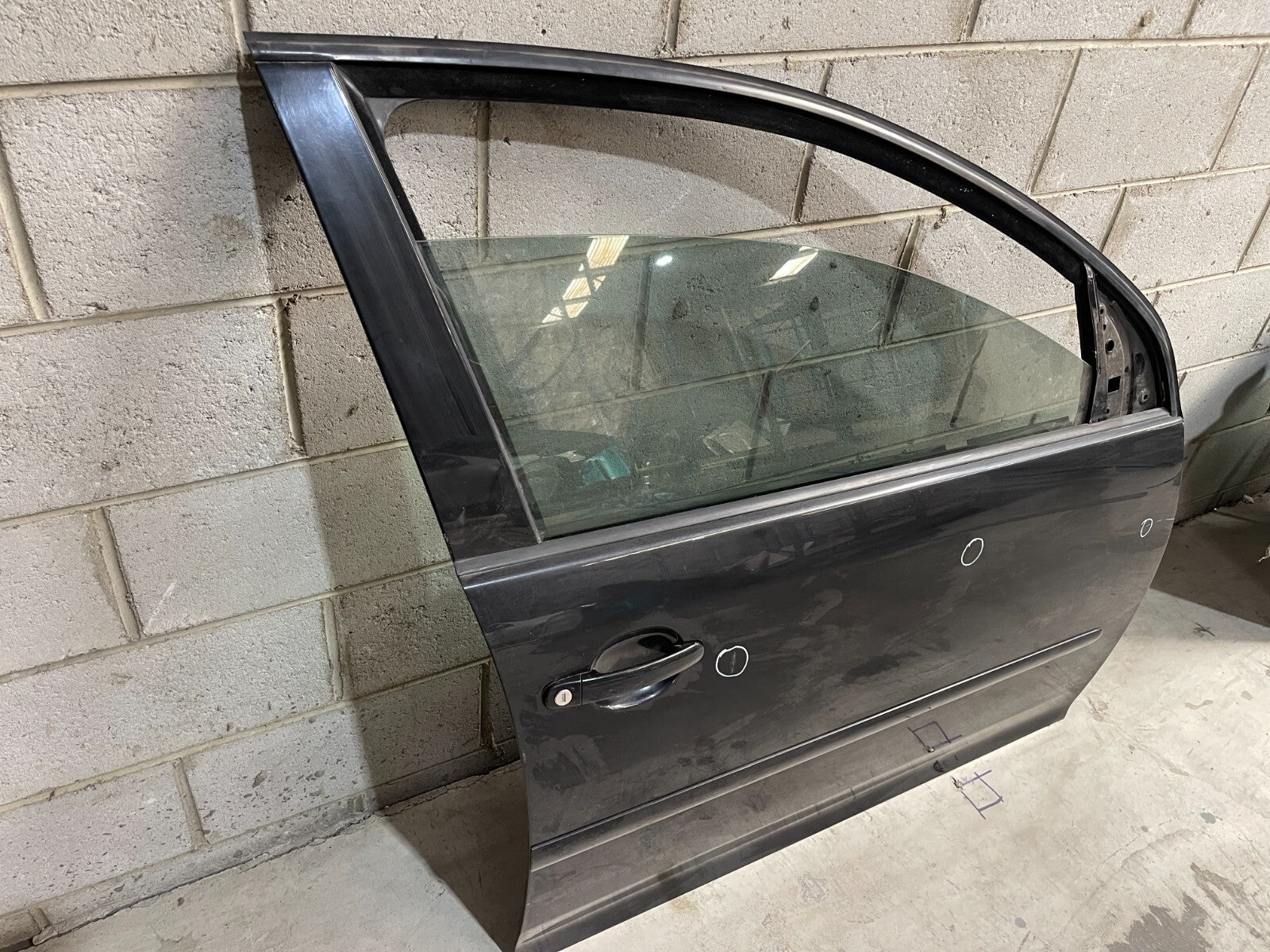 Volkswagen Golf MK5 Front Right Door In Black *Freight Available*