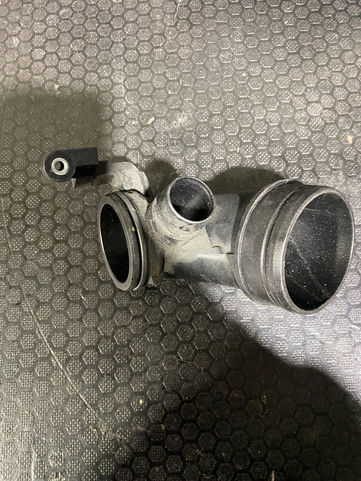 Volkswagen Air Intake Pipe 5Q0129635L