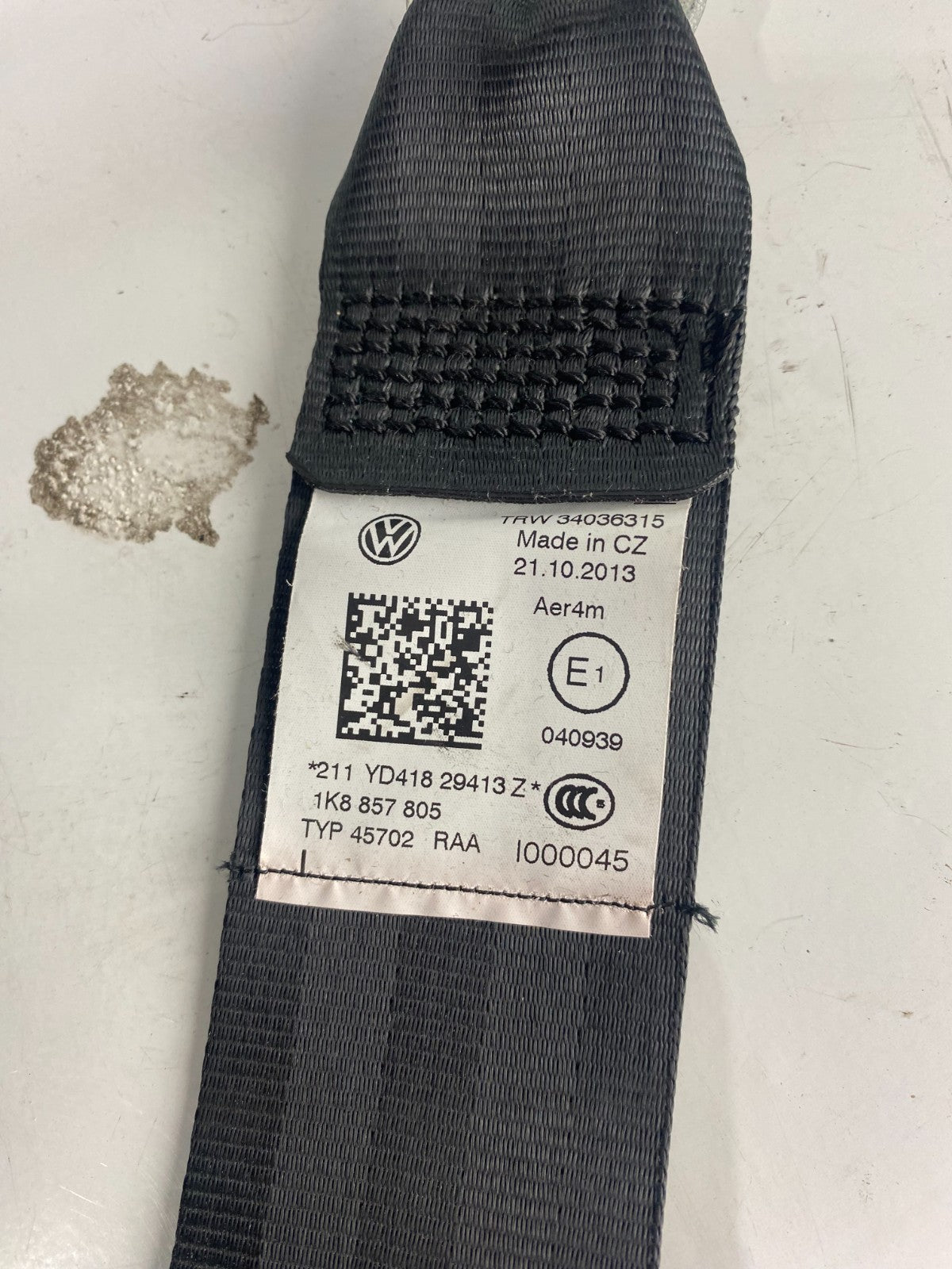 Volkswagen Scirocco 2008-2014 Pre-Facelift Rear Seatbelt Set 1K8857806 1K8857805