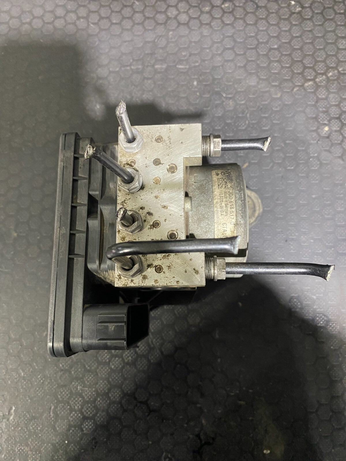 Volkswagen Golf ABS Brake Pump Module 3Q0614517Q