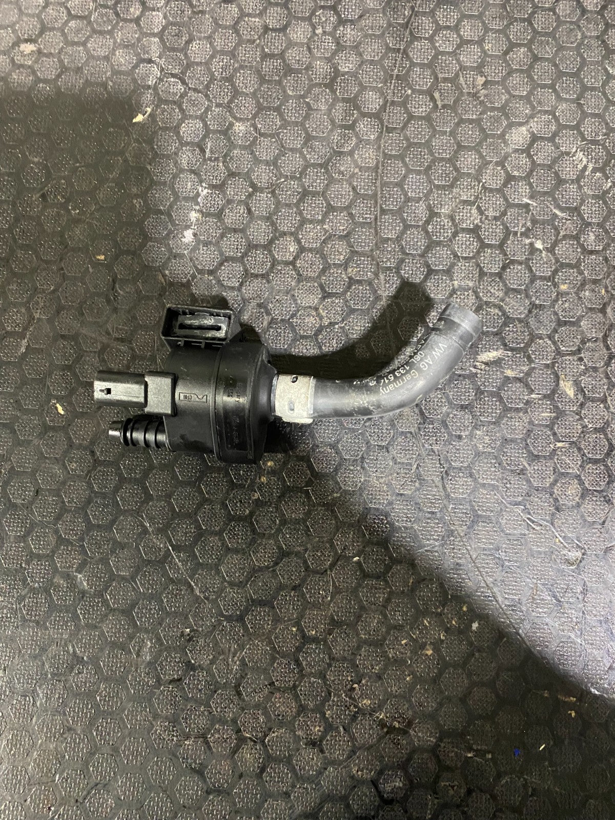 VWAG Vapour Canister Purge Valve With Pipe 06H906517T