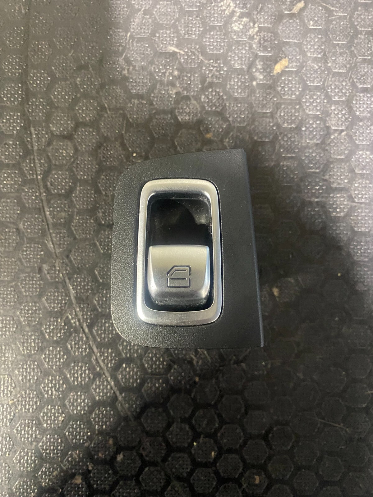 GENUINE Mercedes-Benz Passenger Rear Right Window Switch W/ Bracket A2059051513