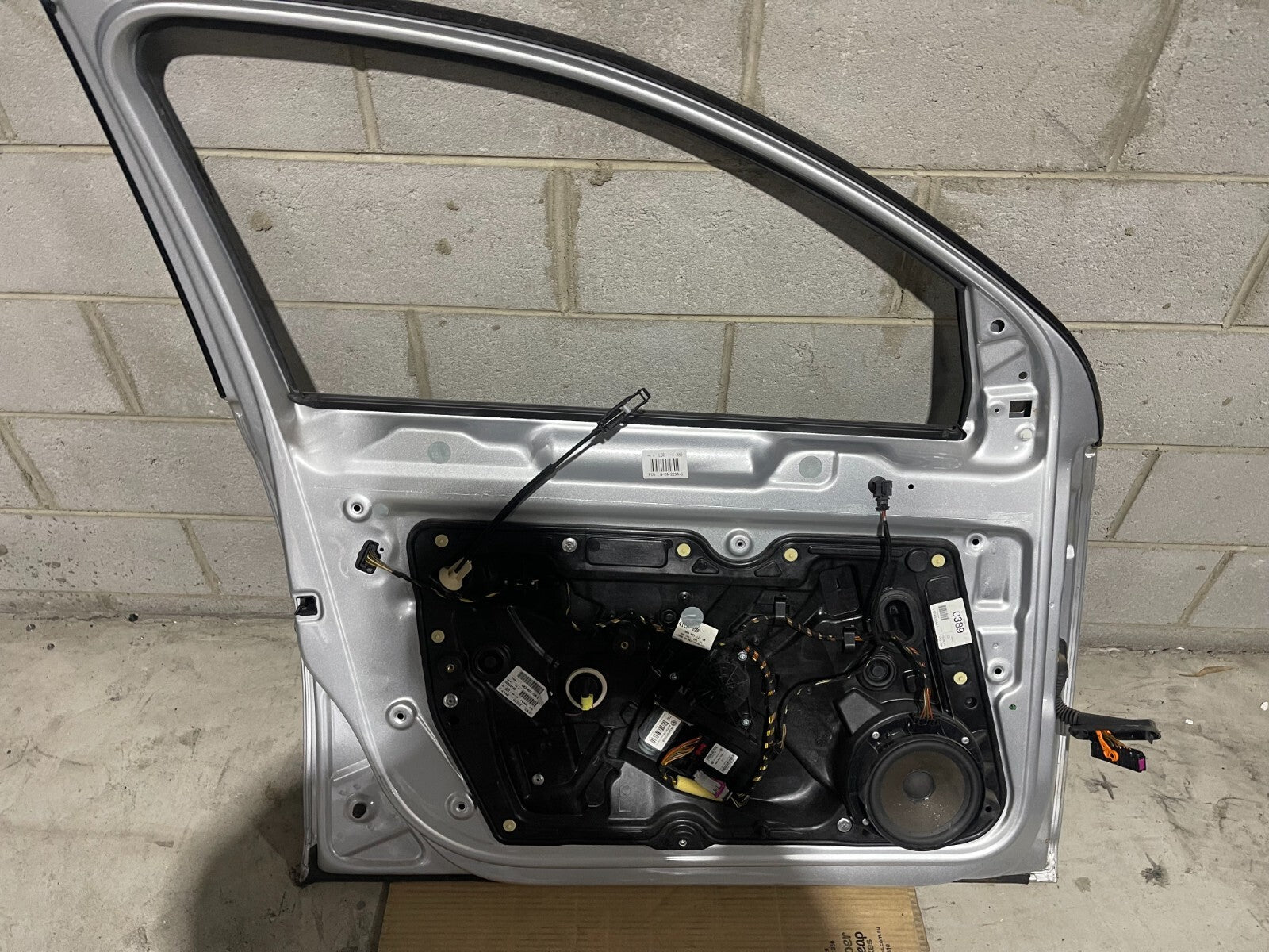 Volkswagen Golf MK6 Front Left Door In Silver *Freight Available*