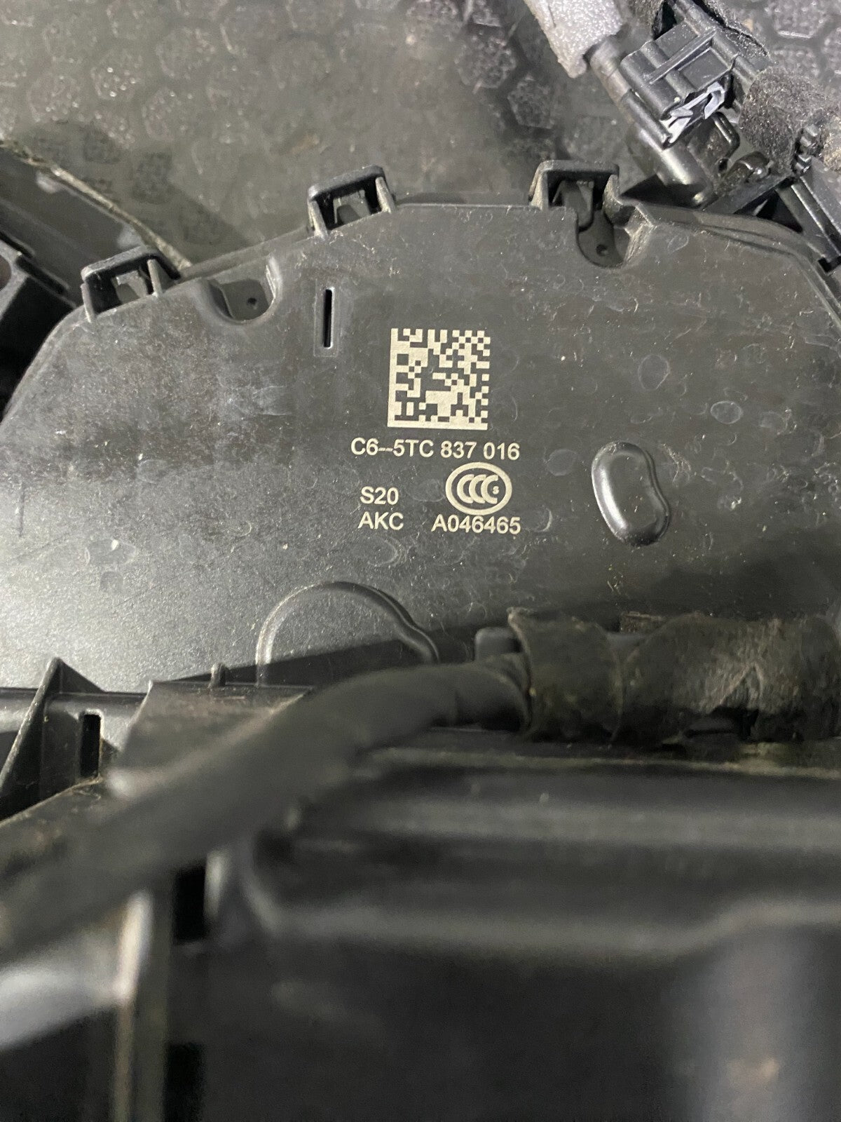 Volkswagen Locking Actuator 5TC837016