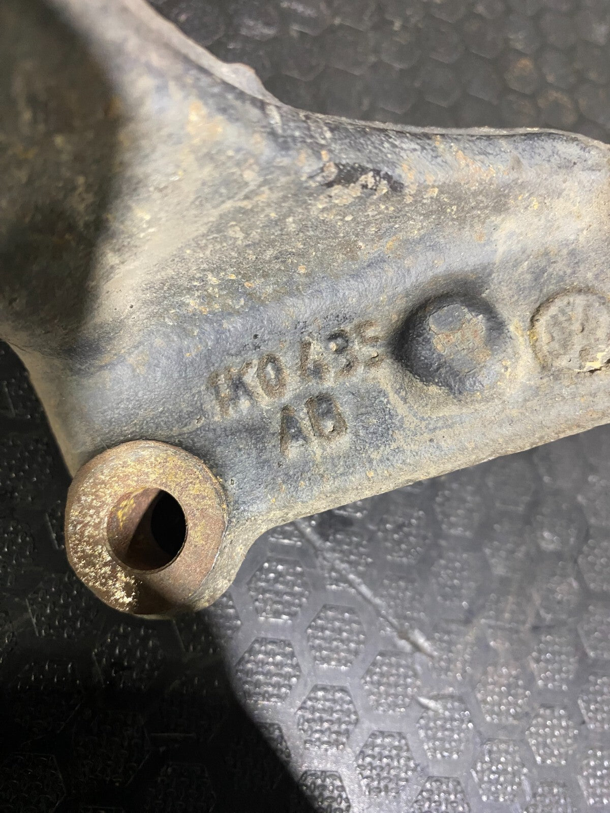 Volkswagen Golf MK5 / MK6 GTI Rear Left Hub 1K0435AB