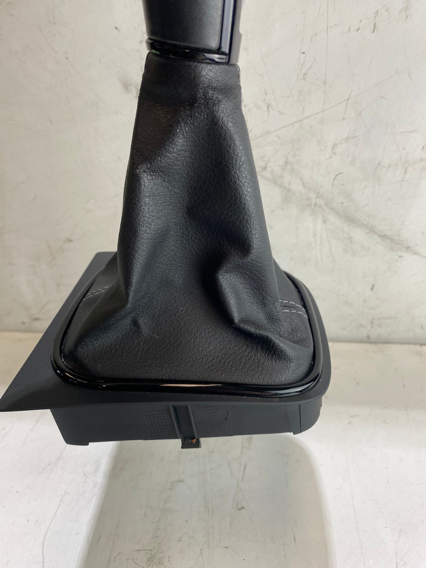 Volkswagen Scirocco / MK5 / MK6 Manual 6 Speed Shifter With Surround 5K0711113K