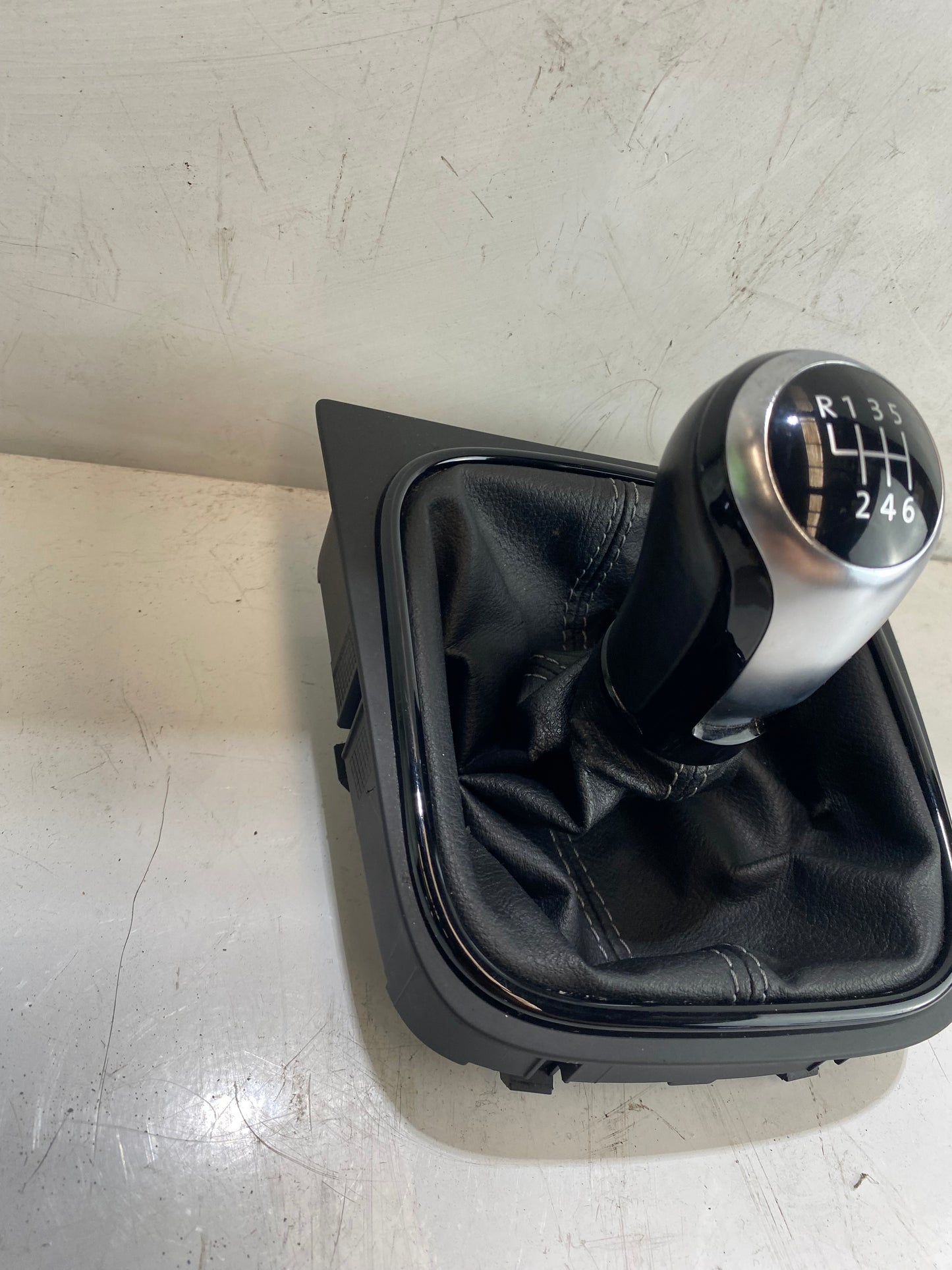 Volkswagen Scirocco / MK5 / MK6 Manual 6 Speed Shifter With Surround 5K0711113K