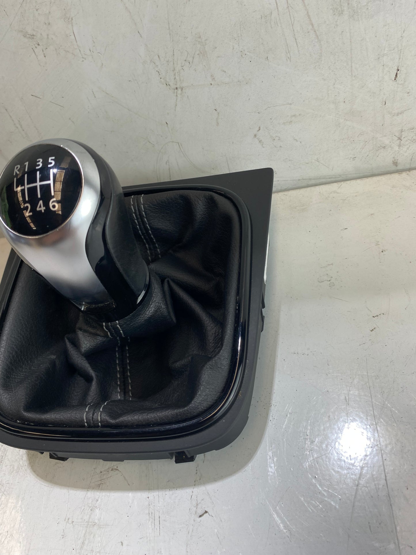 Volkswagen Scirocco / MK5 / MK6 Manual 6 Speed Shifter With Surround 5K0711113K