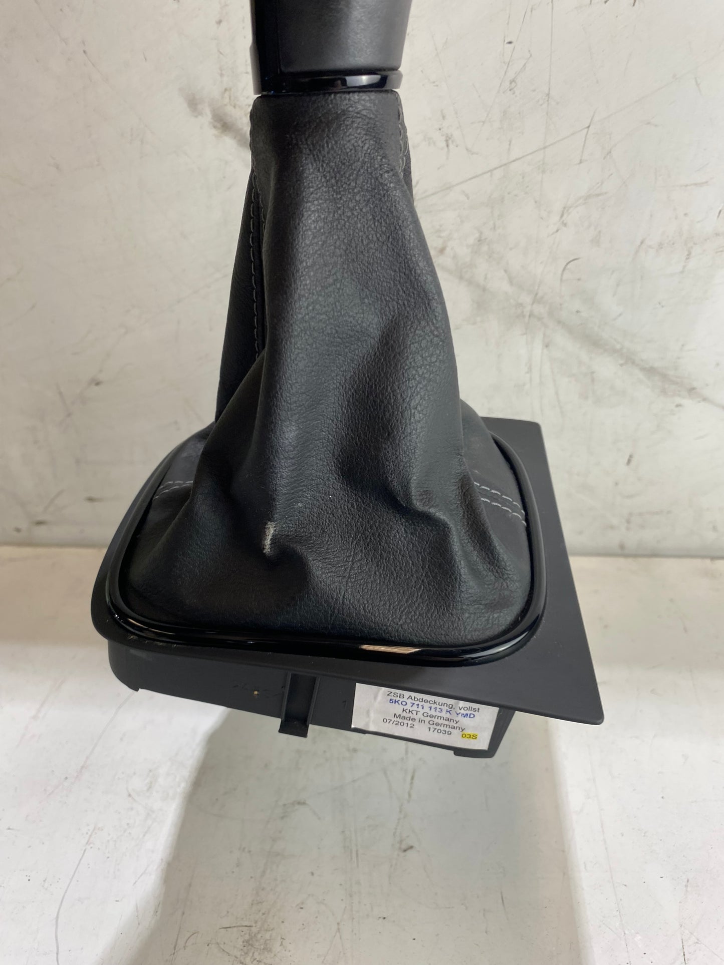 Volkswagen Scirocco / MK5 / MK6 Manual 6 Speed Shifter With Surround 5K0711113K